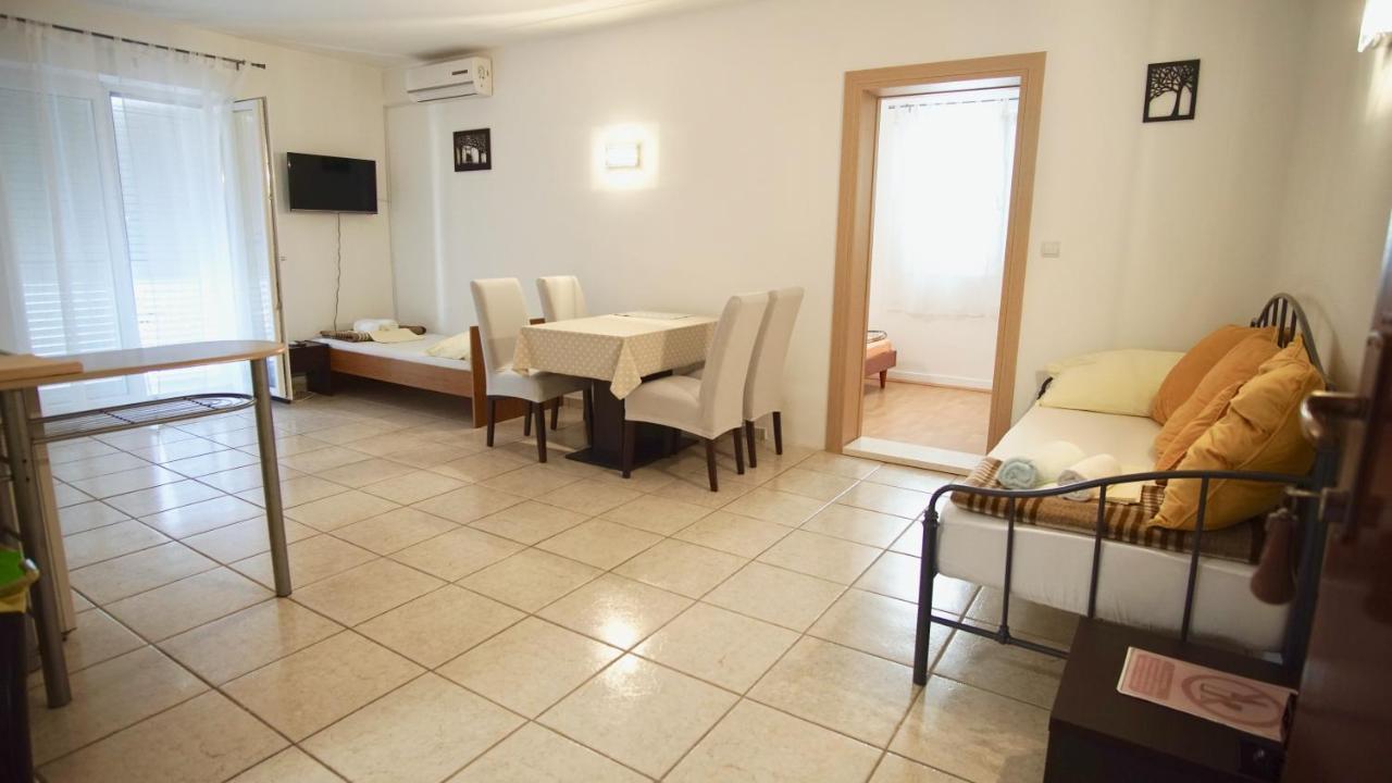 Apartments Victoria Trogir Exterior photo