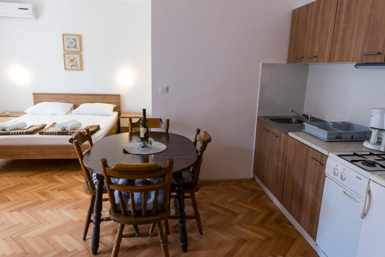 Apartments Victoria Trogir Exterior photo