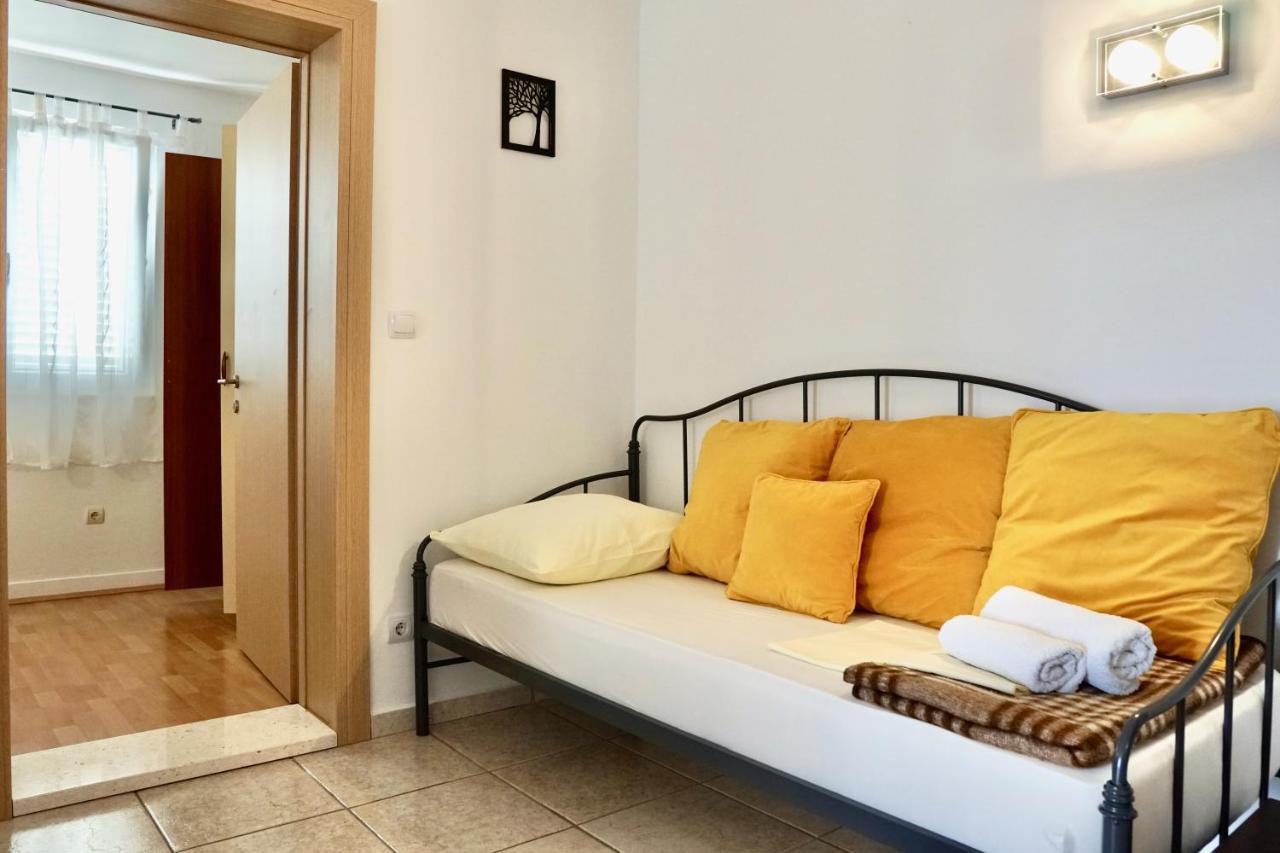 Apartments Victoria Trogir Exterior photo