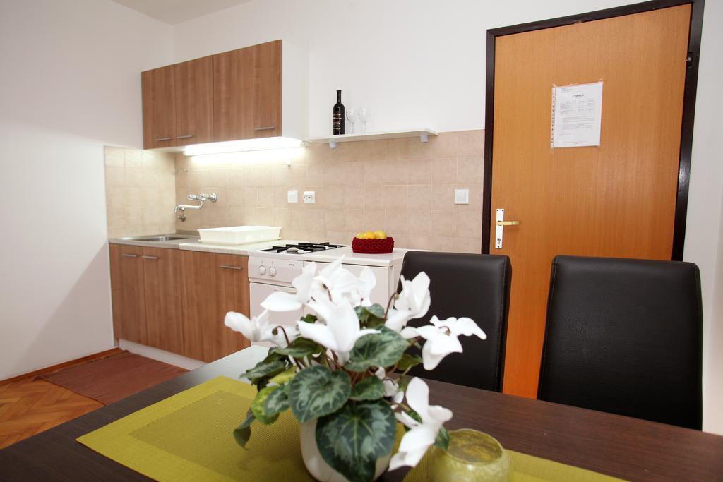 Apartments Victoria Trogir Exterior photo